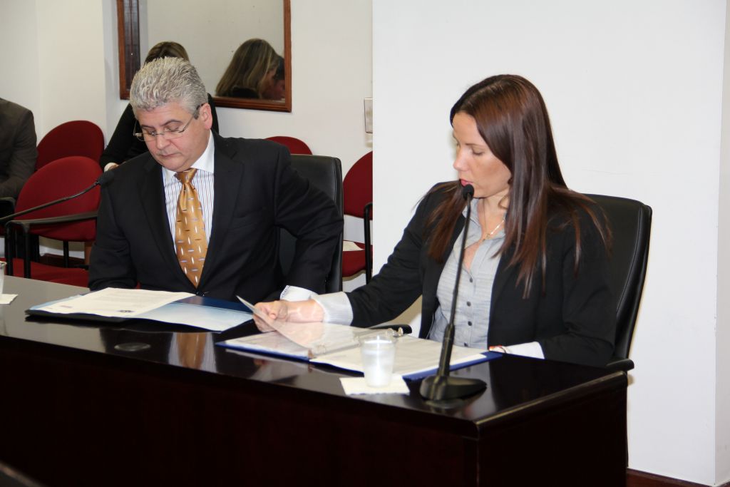 Lcdo. Alberto Estrella, Presidente del Comité de Comercio al Detal de la CCPR y la Lcda. Eunice S. Candelaria, Directora de Asuntos Legales y Legislativos de la CCPR.